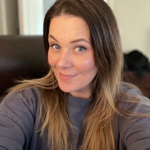 Meet your Posher, Lara